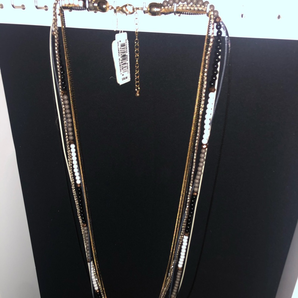 Necklace with multiple texture and color